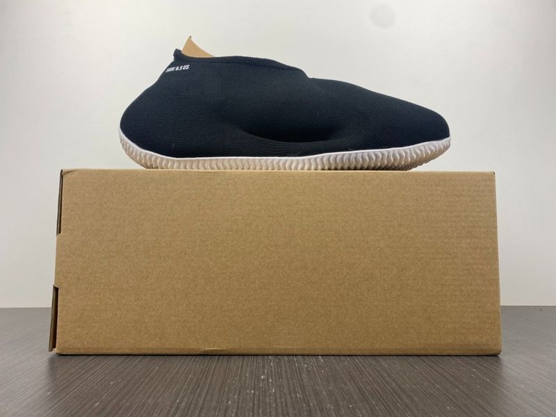 【Free shipping】Yeezy Knit Runner Black GW5354