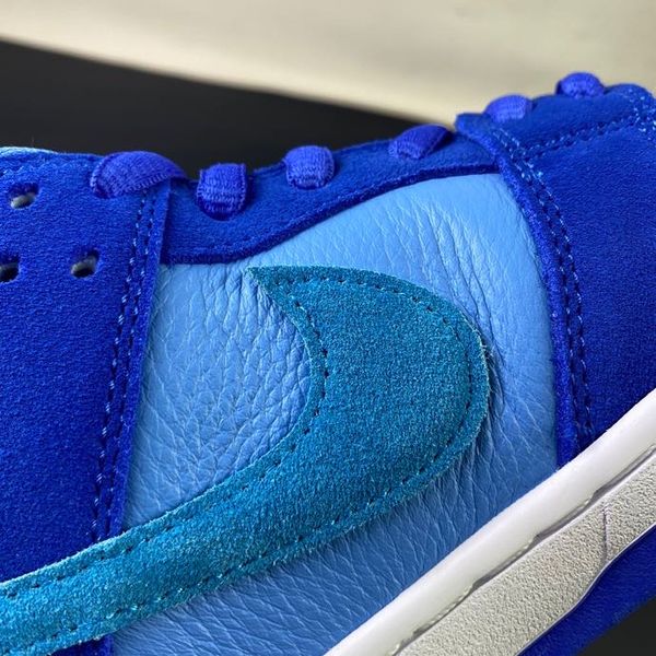 SB Dunk Low Blue Raspberry  DM0807-400
