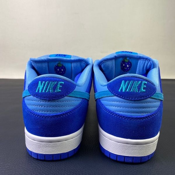 SB Dunk Low Blue Raspberry  DM0807-400