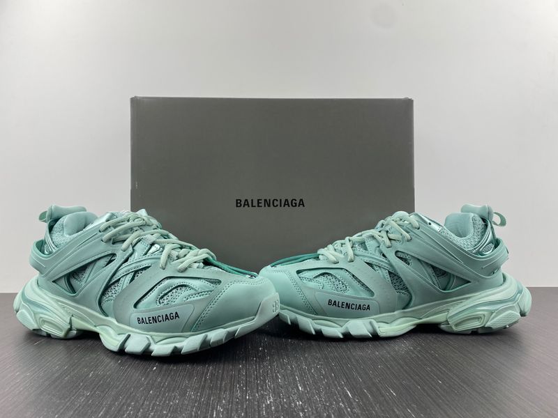 B*alenciaga Track AM221112-5