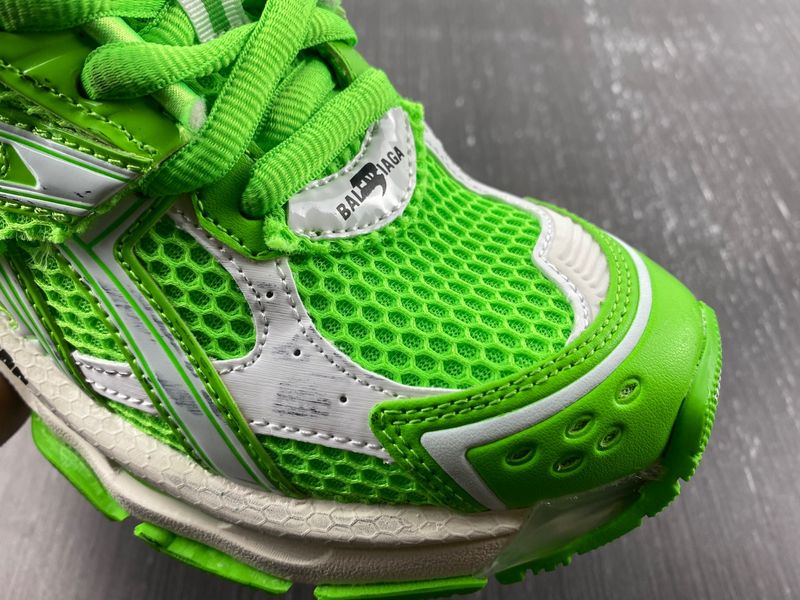 B*alenciaga runner AM221225-2