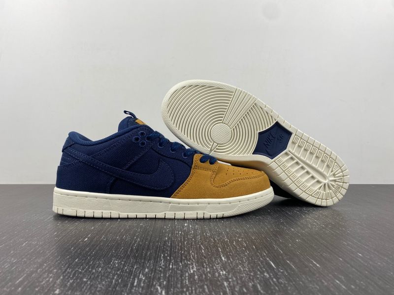 SB Dunk Low Pro PRM 90s Backpack  DX6775-400
