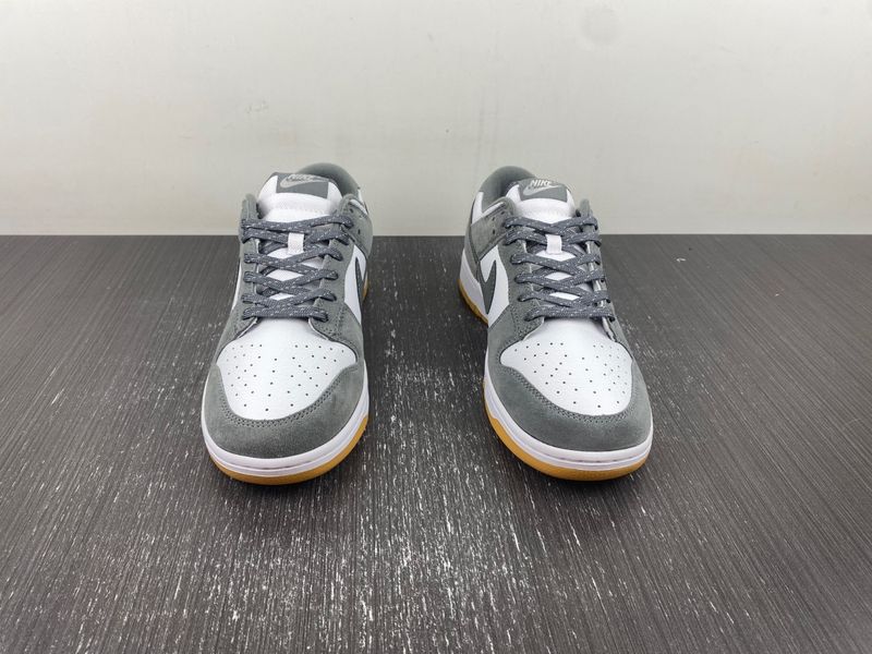 SB Dunk Low Gery Gum FV0389-100