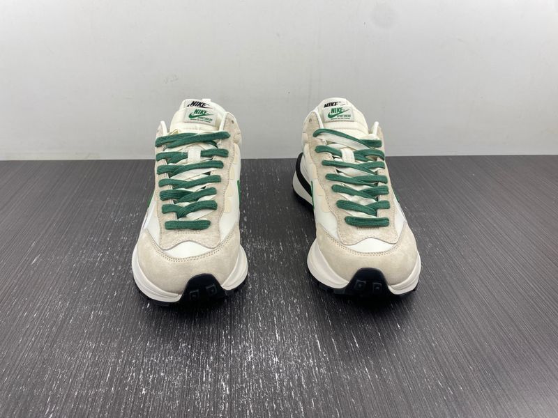VaporWaffle Tour Green sacai DD1875-102