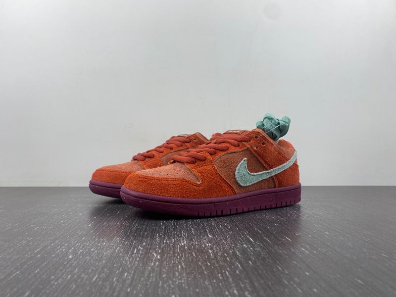 SB Dunk Low Mystic Red Rosewood DV5429-601