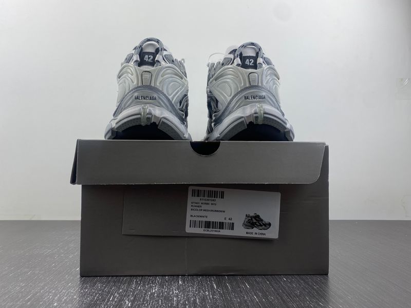 B*alenciaga runner AM 20231205-6