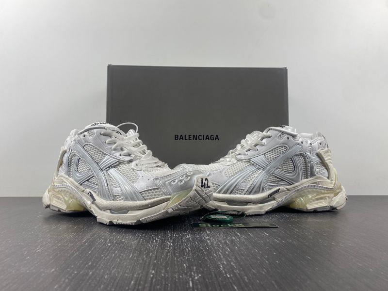 B*alenciaga runner AM 20231219-13
