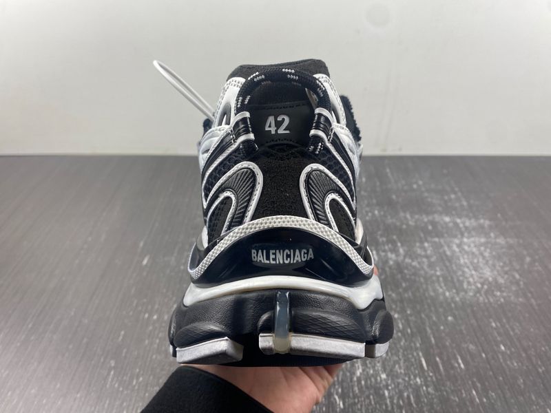 B*alenciaga runner AM 20240130-5