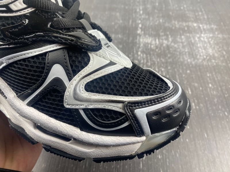 B*alenciaga runner AM 20240130-5
