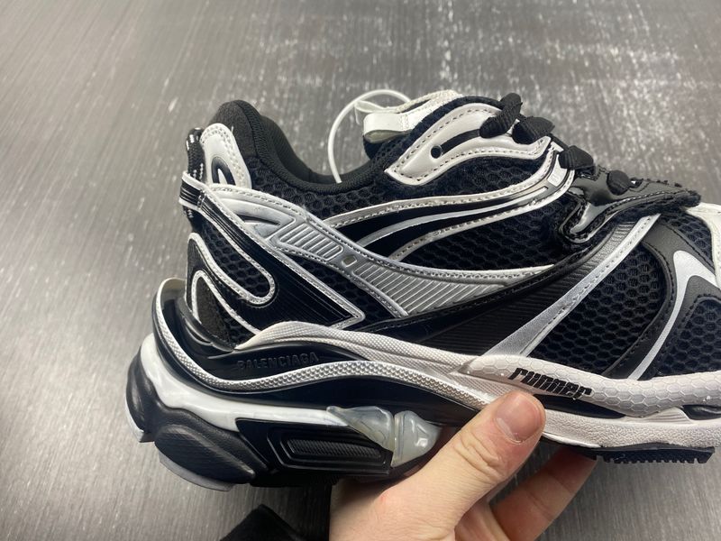 B*alenciaga runner AM 20240130-5