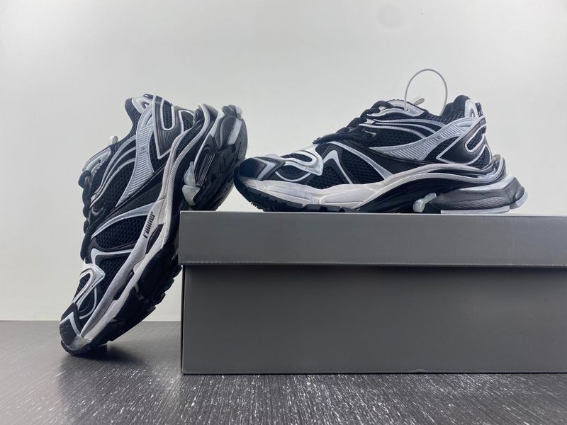 B*alenciaga runner AM 20240130-5