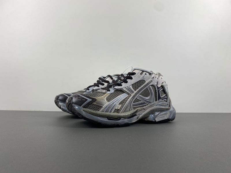 B*alenciaga runner AM 20240528-1