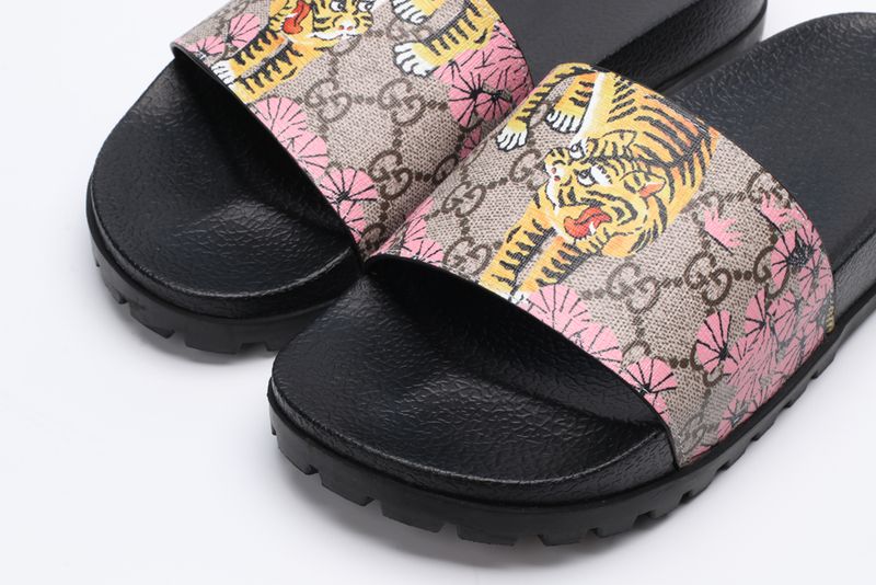 G*cci Sandals