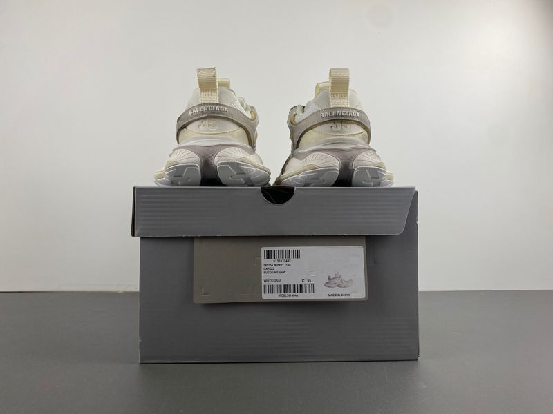 B*alenciaga Cargo AM 20241010-3