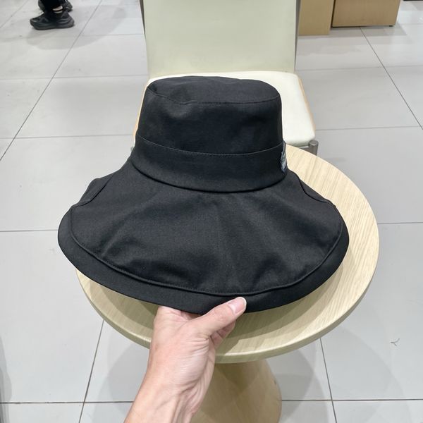 M*iuMiu  Hats Top XX20250411-17